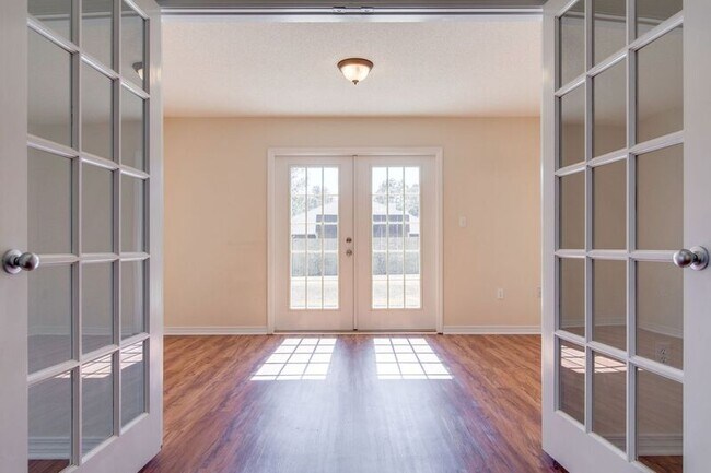 Building Photo - 5851 Chi Chi Cir