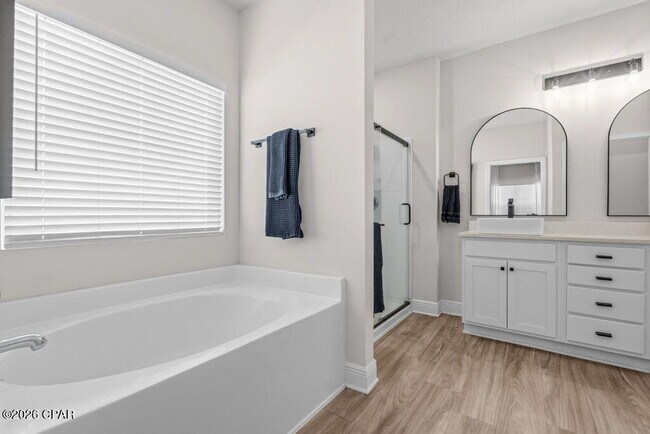Building Photo - 350 Emerald Cove St