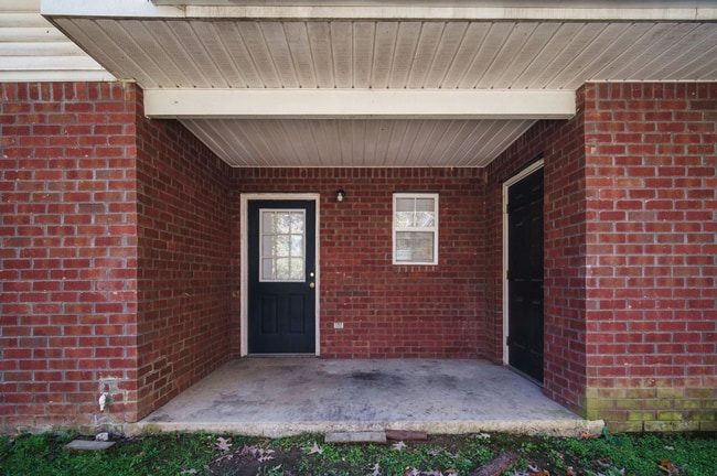 Building Photo - All Brick Building************Massive 2 Bedroom Villa************Single Level Villas