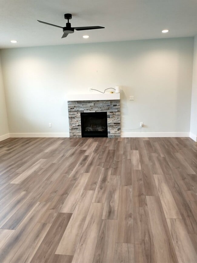 Building Photo - Welcome to this Beautiful Property in Keizer