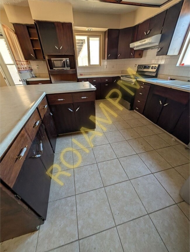 Building Photo - 2525 Falls Ave E