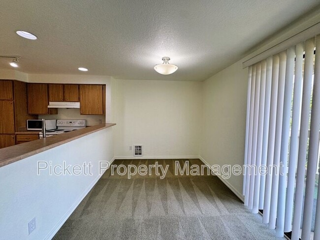 Building Photo - 1700 W Sunn Fjord Ln