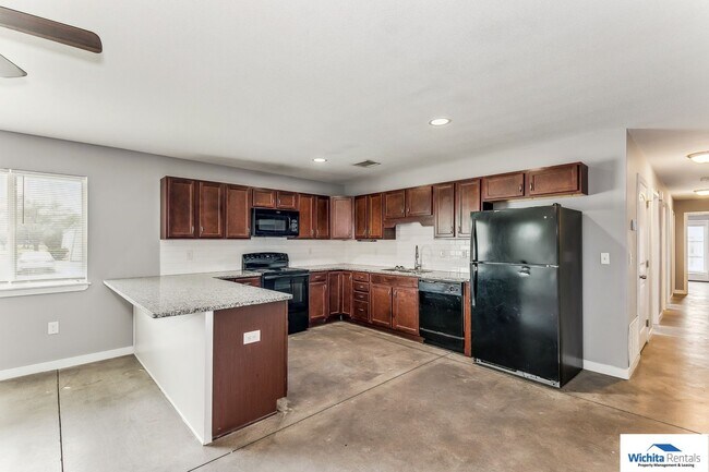 Building Photo - Westside duplex - 3 Bedroom 2 Bathroom  **...
