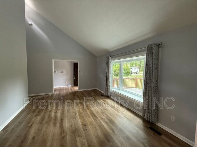 Building Photo - 208 Sonata Dr