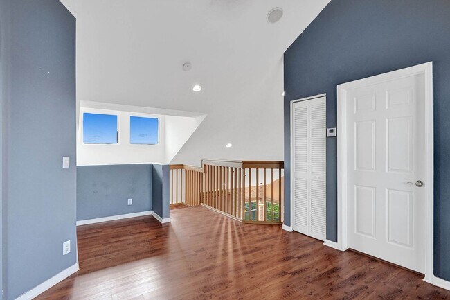 Building Photo - Amazing 4 Bedroom, 3 Bath home plus large 21'x11' loft located in Parkland Isles!