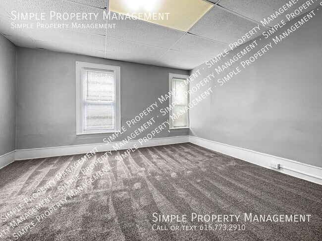 Building Photo - 1548 Coit Ave NE