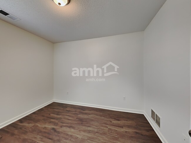 Building Photo - 2491 Hunters Pointe Dr