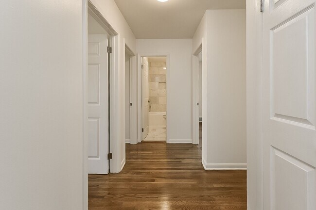 Building Photo - Home for Rent in Great and Quiet Neighborh...
