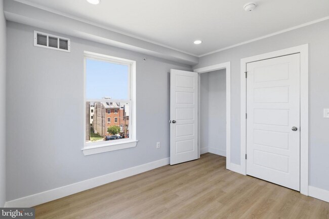 Building Photo - 1511 W Flora St