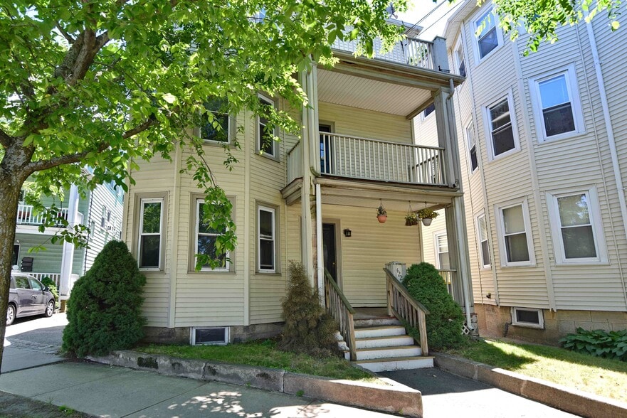 Building Photo - 422 Trapelo Rd