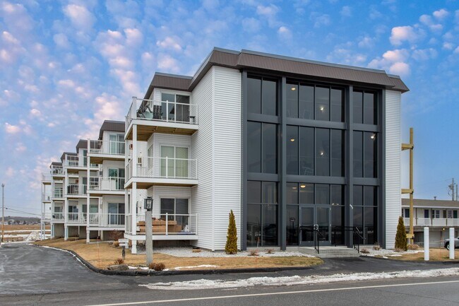 Building Photo - 493 Ocean Blvd