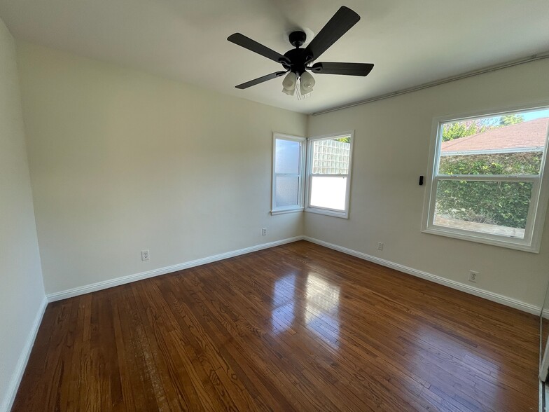 Main bedroom - 3600 S Centinela Ave