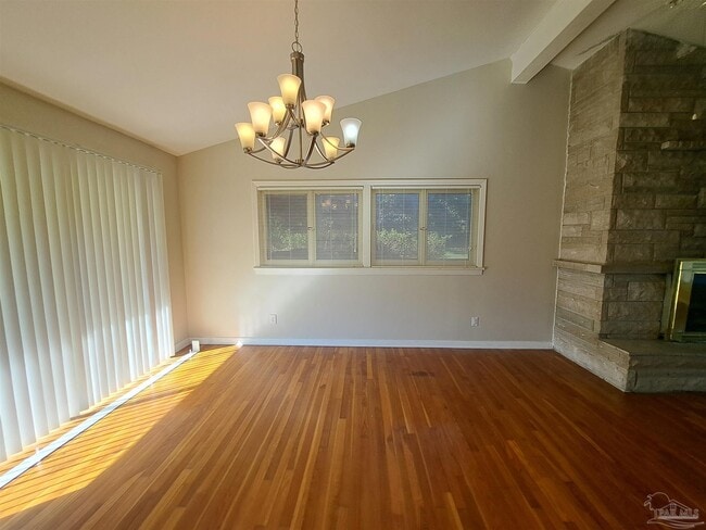 Building Photo - 8598 Meadowbrook Dr