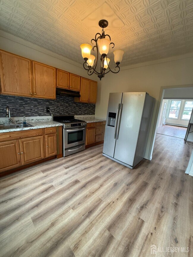 Building Photo - 400 High St