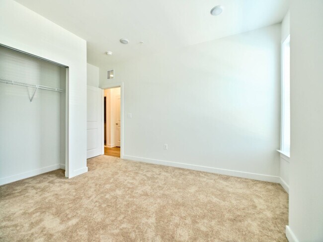 Building Photo - 16076 Frederick Rd