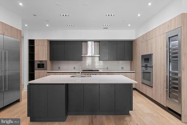 Building Photo - 724 Chestnut St