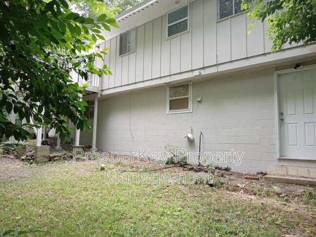 Building Photo - 1211 Timberlane Dr