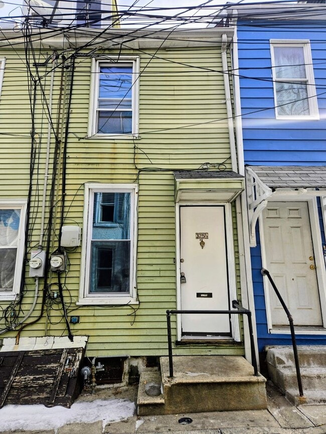 Building Photo - 325.5 S Lumber St