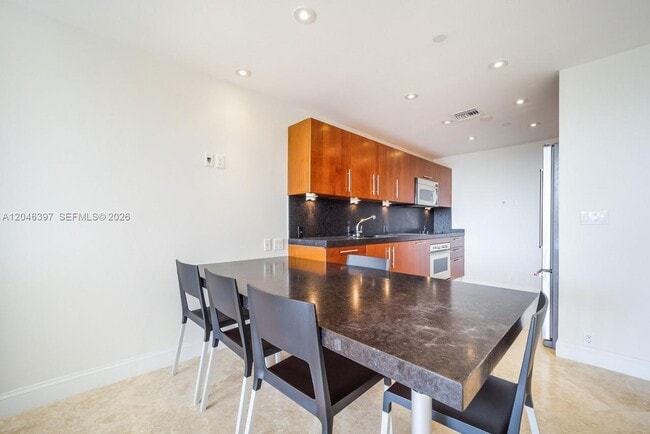 Building Photo - 151 Crandon Blvd