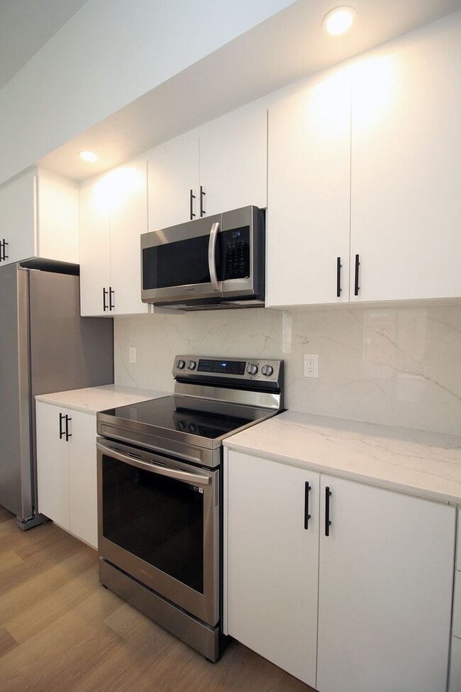 Building Photo - 2516 NE Flanders St