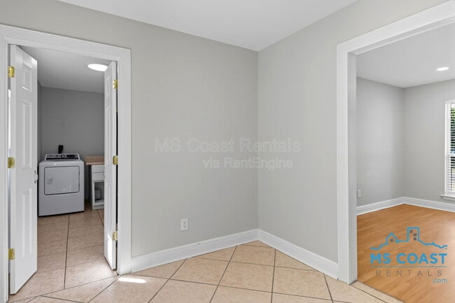 Building Photo - 472 Ginger Dr