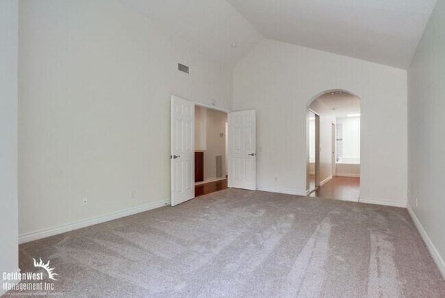 Building Photo - Elegant & Bright 2Bdm 2Ba Home in Vista Va...