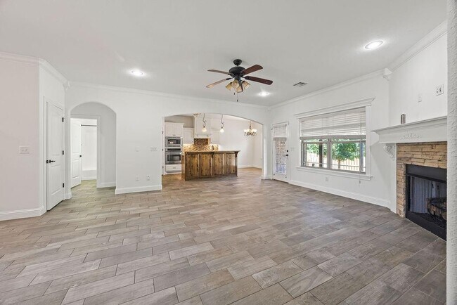 Building Photo - 4100 SW Deerfield Blvd