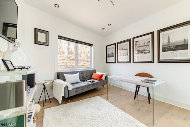 Building Photo - 301 Kingsland Rd