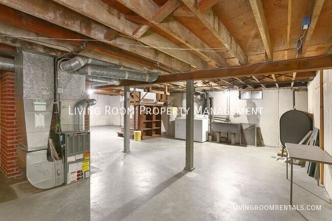 Building Photo - 1535 NE 19th Ave