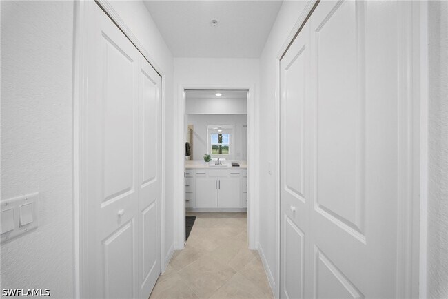 Building Photo - 15285 Grn Acrs Ave