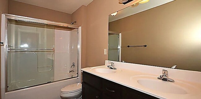 Building Photo - Your Perfect Home Awaits!
