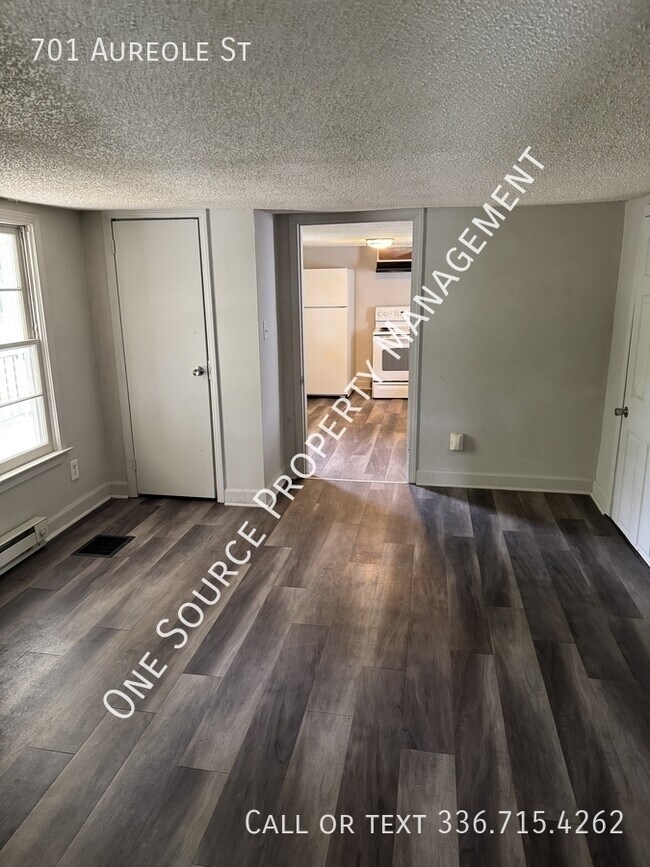 Building Photo - 701 Aureole St