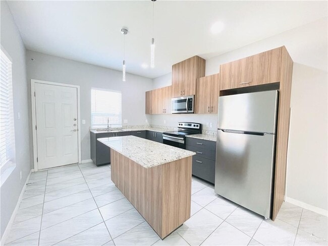 Building Photo - 13 Bella Costa Dr