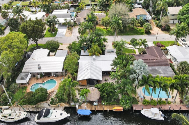 Building Photo - 1613 SW 5th Ct