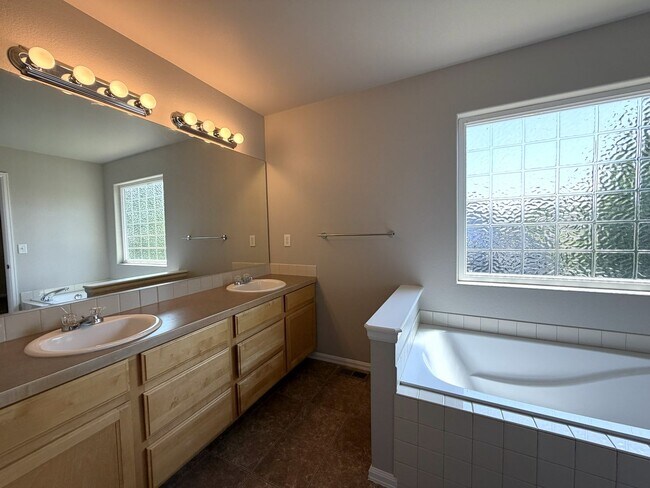Building Photo - 2462 Bar Harbor Dr