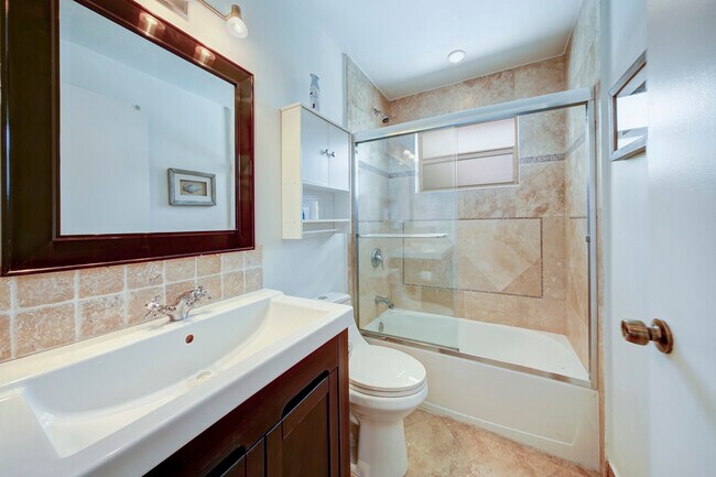 Building Photo - 2731 NE 53rd St