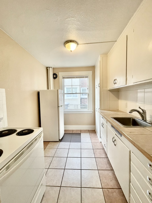 Building Photo - 901 N M St