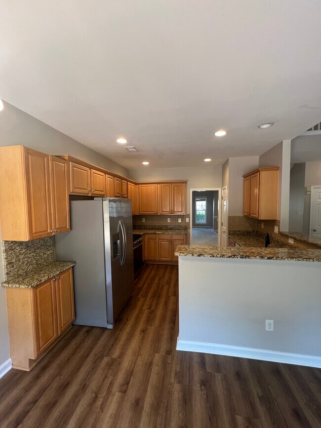 Building Photo - 2220 Rosemoore Walk NE