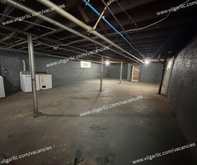 Building Photo - 3 Large Bedrooms • 1 Full Bathroom. A clean, spacious home ready for immediate move-in.