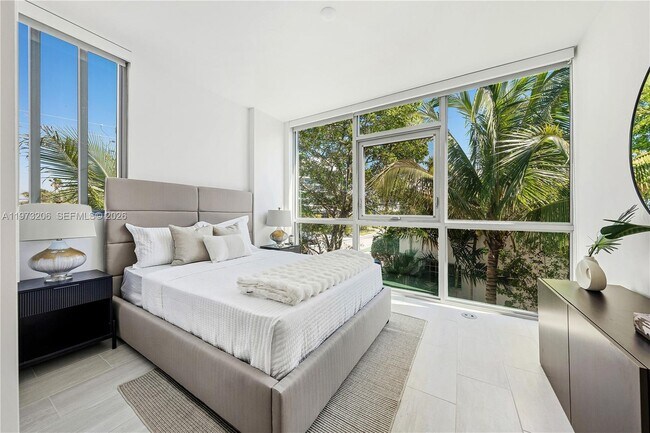 Building Photo - 10281 W Bay Harbor Dr