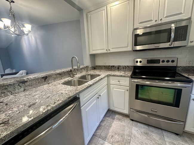 Building Photo - Two Bedroom Single Level Condo at Woodlake on Hilton Head Island!
