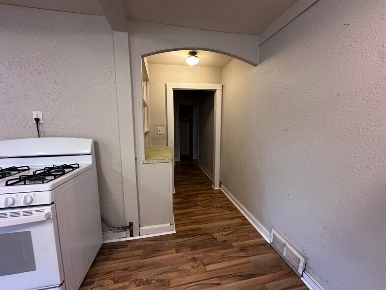 Building Photo - 629 Park Ave