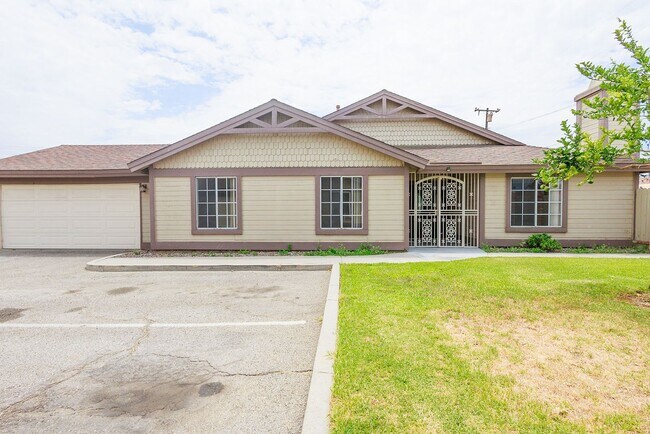 Building Photo - Spacious Single-Story 3-Bedroom Condo with Private Patio and 2-Car Garage