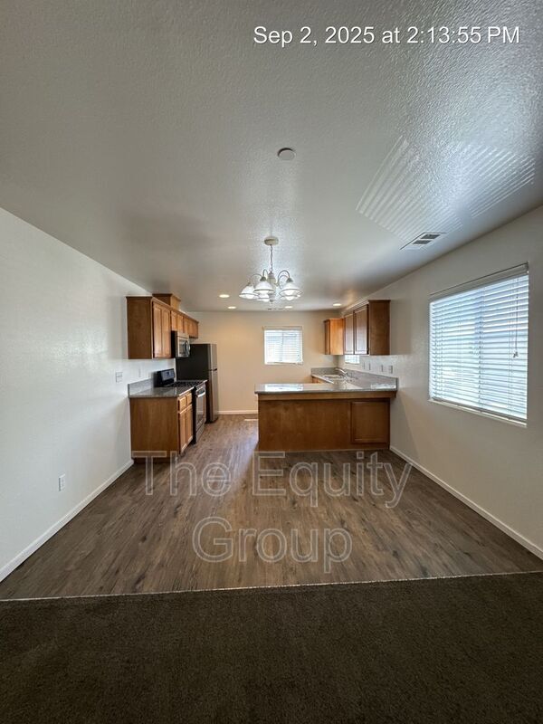 Building Photo - 2238 W Lark Ave