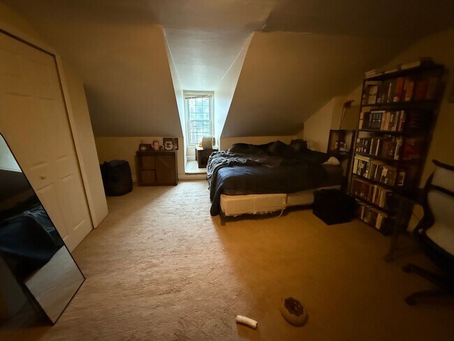 Building Photo - 1911 Jane St