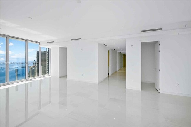 Building Photo - 300 Biscayne Blvd Way
