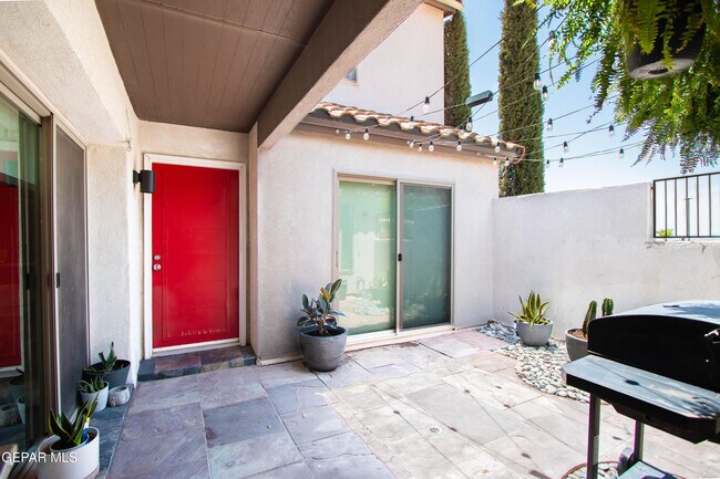 Primary Photo - 4200 Camelot Heights Dr