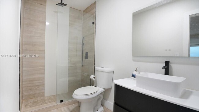 Building Photo - 1201 NE 85th St