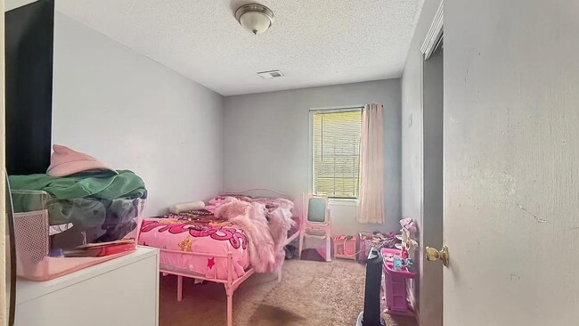 Building Photo - 931 W Raines Rd