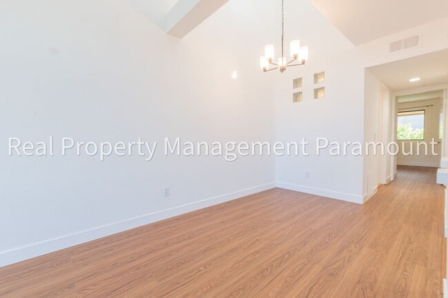 Building Photo - Spectacular 2 Bedroom, 2 Bath Condo with Large Loft flex-space